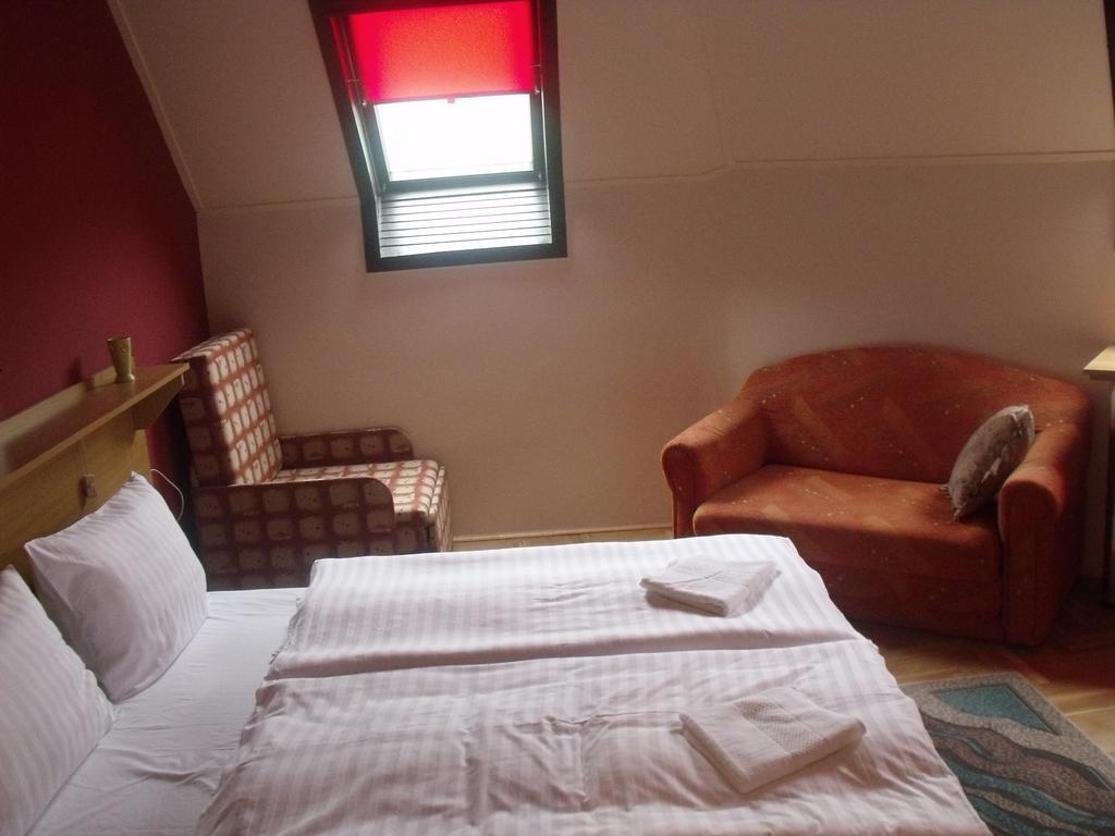 Abádszalóki Vitorlás Vendégház Abadszalok Quarto foto